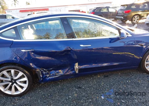 2018 Tesla Model 3 Long Range/Performance z USA, uszkodzony, nr VIN 5YJ3E1EB1JF092060